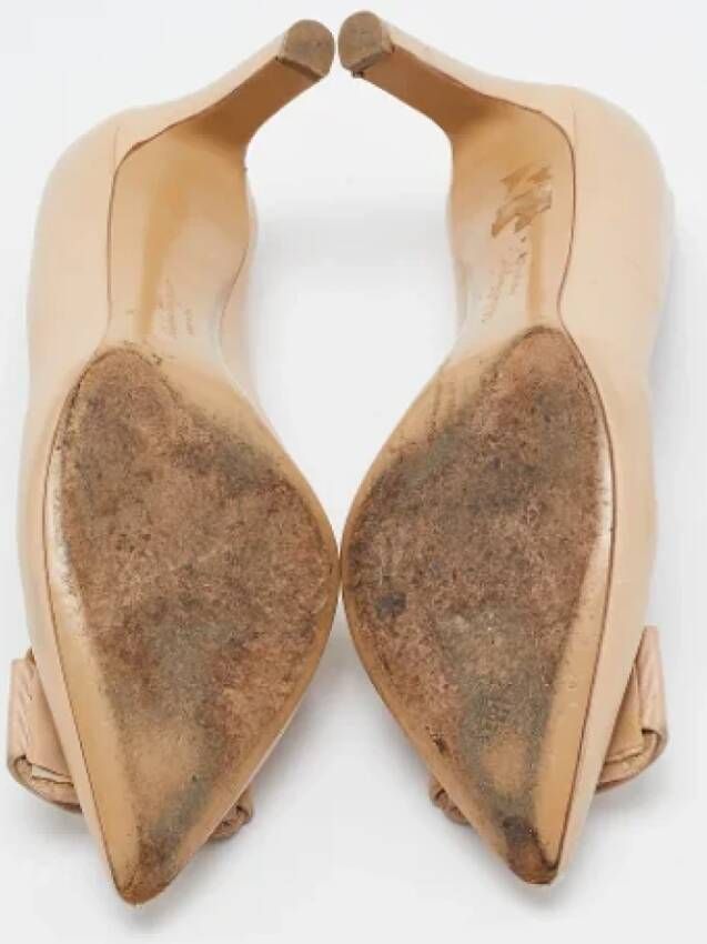 Salvatore Ferragamo Pre-owned Leather heels Beige Dames