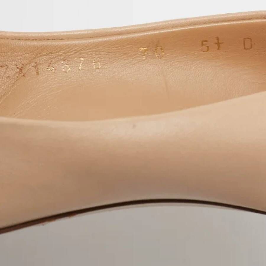 Salvatore Ferragamo Pre-owned Leather heels Beige Dames