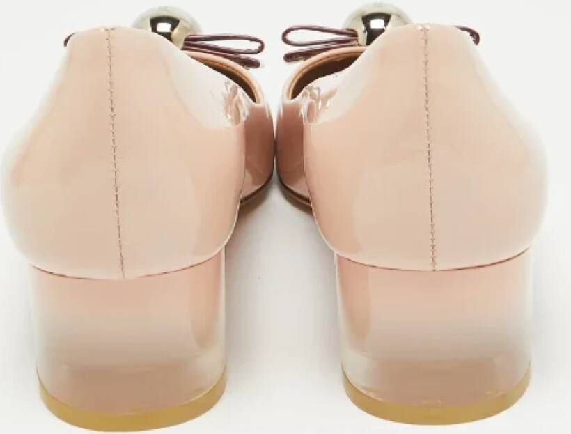 Salvatore Ferragamo Pre-owned Leather heels Beige Dames