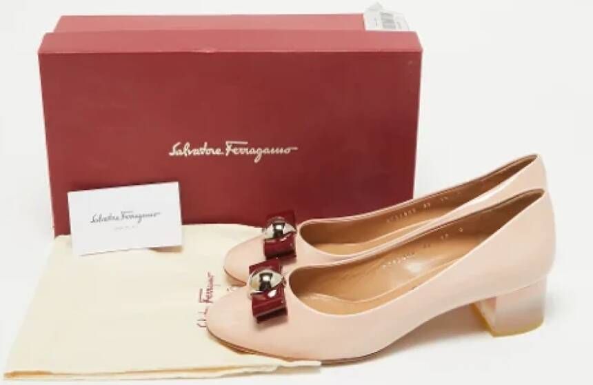 Salvatore Ferragamo Pre-owned Leather heels Beige Dames