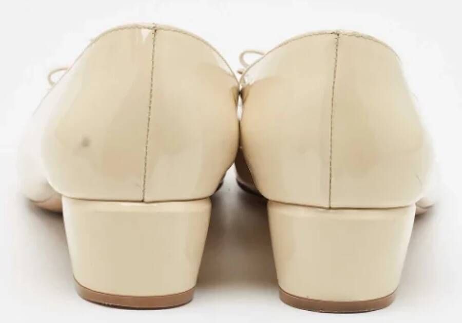 Salvatore Ferragamo Pre-owned Leather heels Beige Dames