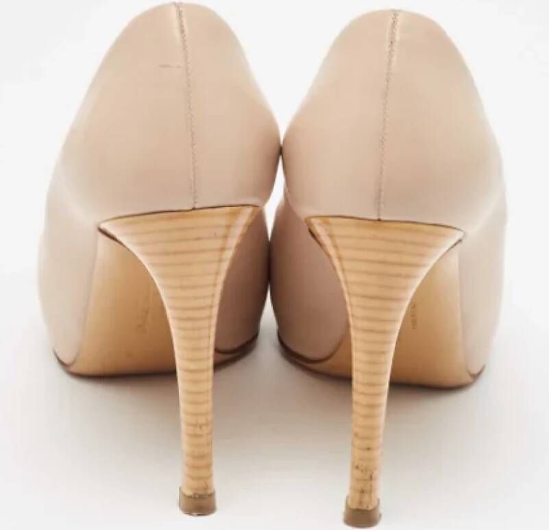 Salvatore Ferragamo Pre-owned Leather heels Beige Dames