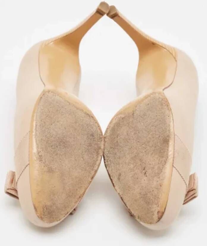 Salvatore Ferragamo Pre-owned Leather heels Beige Dames