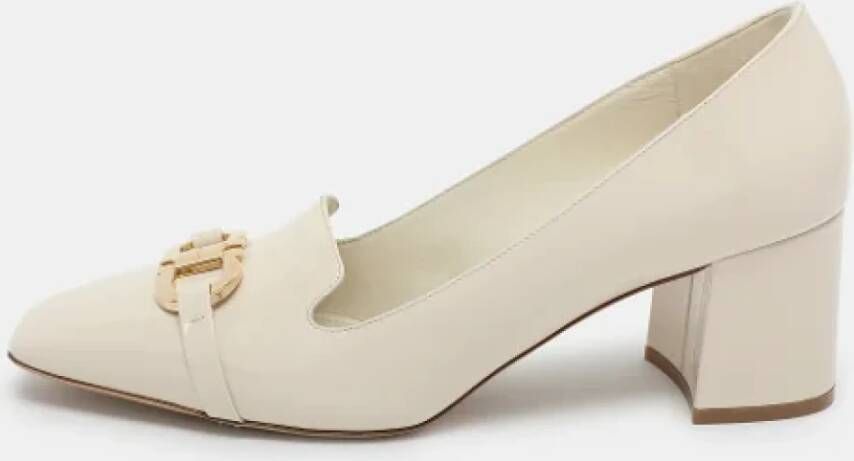 Salvatore Ferragamo Pre-owned Leather heels Beige Dames