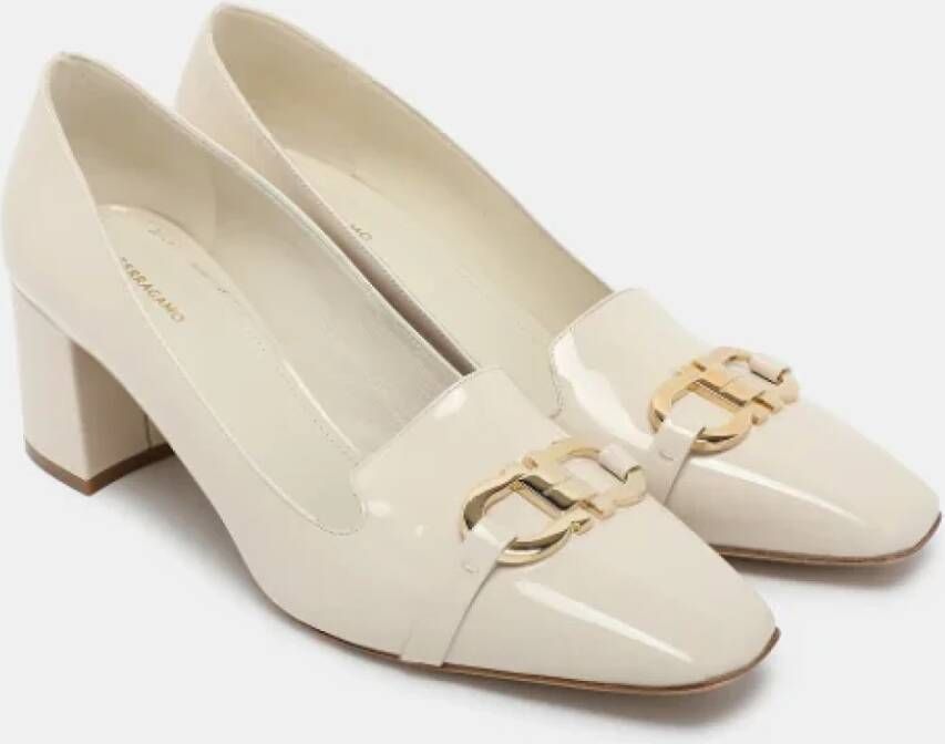 Salvatore Ferragamo Pre-owned Leather heels Beige Dames