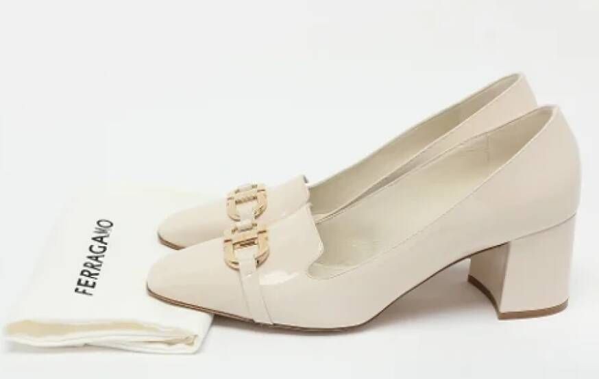 Salvatore Ferragamo Pre-owned Leather heels Beige Dames