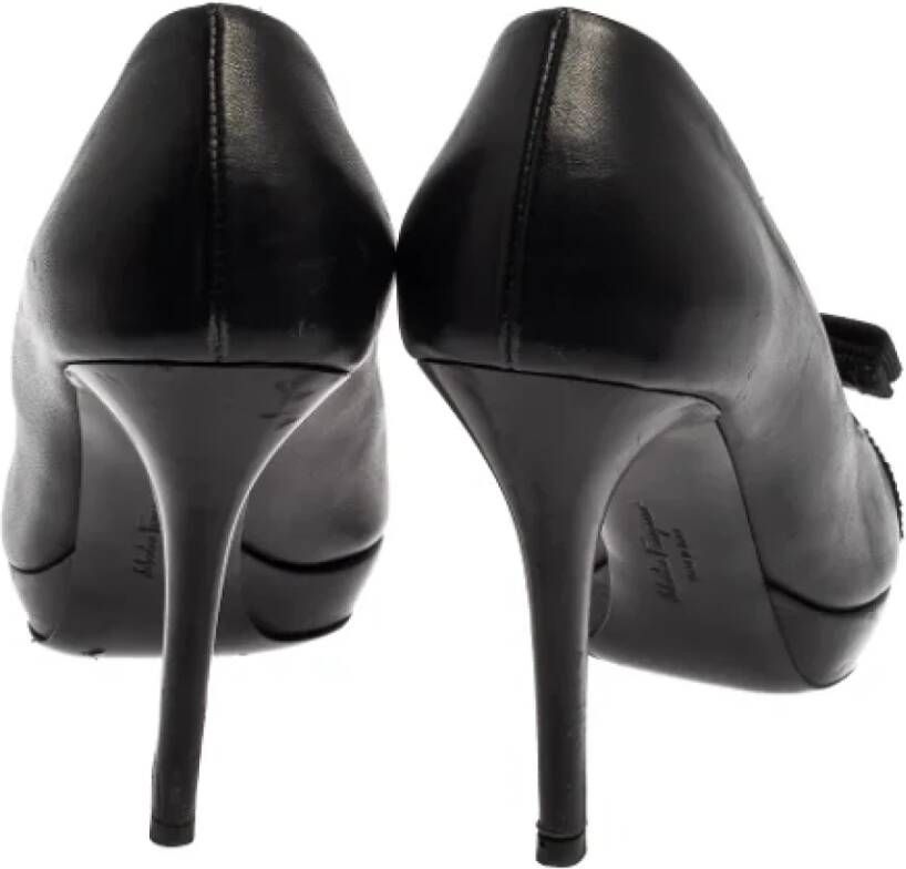 Salvatore Ferragamo Pre-owned Leather heels Black Dames