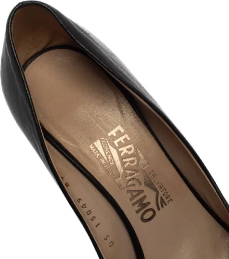 Salvatore Ferragamo Pre-owned Leather heels Black Dames