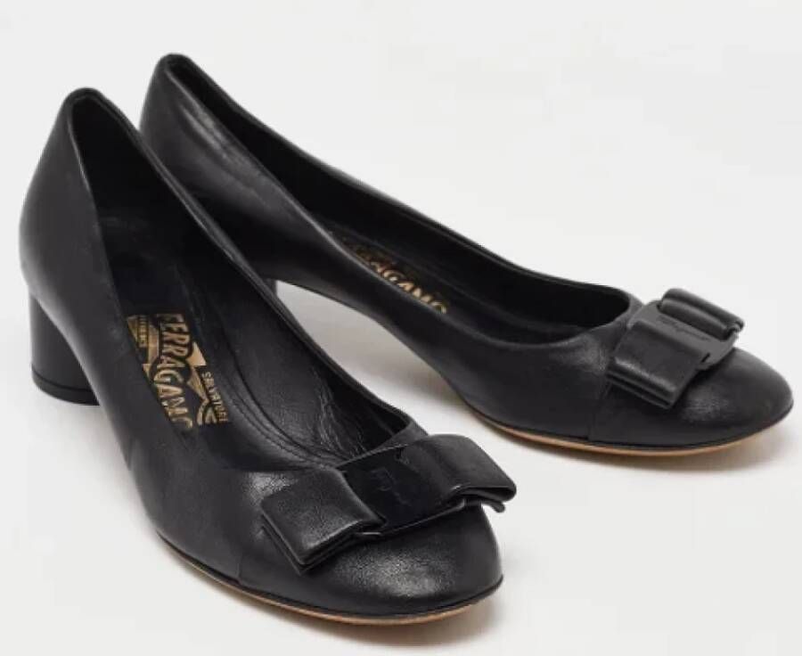 Salvatore Ferragamo Pre-owned Leather heels Black Dames