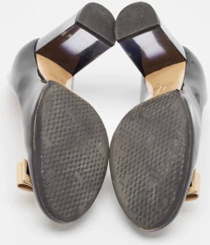 Salvatore Ferragamo Pre-owned Leather heels Black Dames