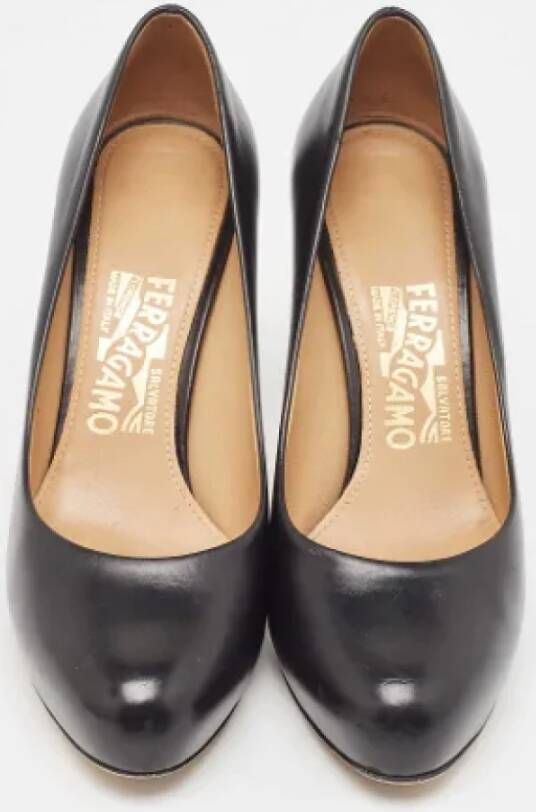 Salvatore Ferragamo Pre-owned Leather heels Black Dames