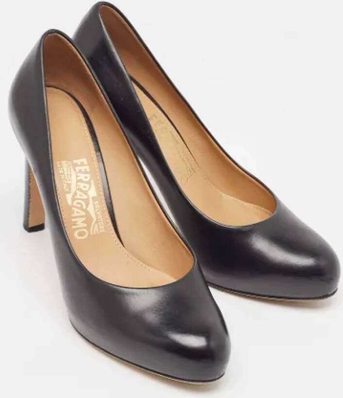 Salvatore Ferragamo Pre-owned Leather heels Black Dames