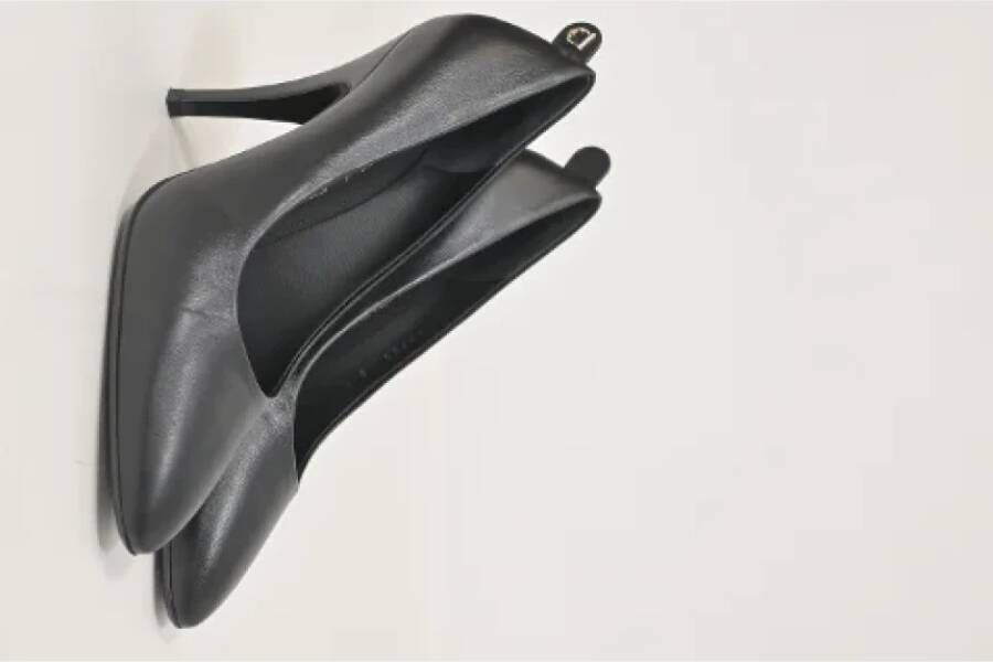 Salvatore Ferragamo Pre-owned Leather heels Black Dames