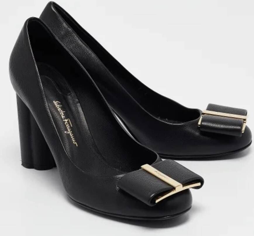 Salvatore Ferragamo Pre-owned Leather heels Black Dames