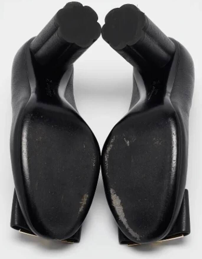 Salvatore Ferragamo Pre-owned Leather heels Black Dames