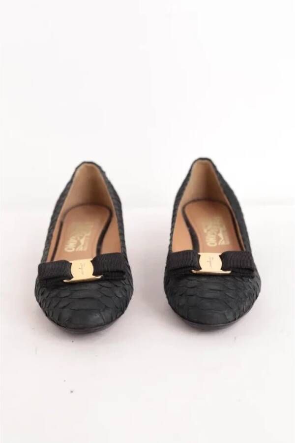 Salvatore Ferragamo Pre-owned Leather heels Black Dames