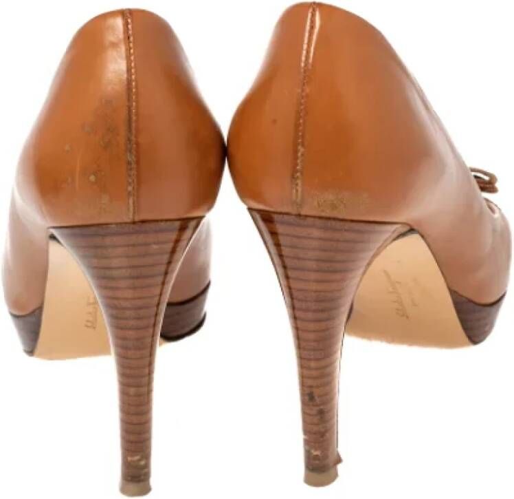 Salvatore Ferragamo Pre-owned Leather heels Brown Dames