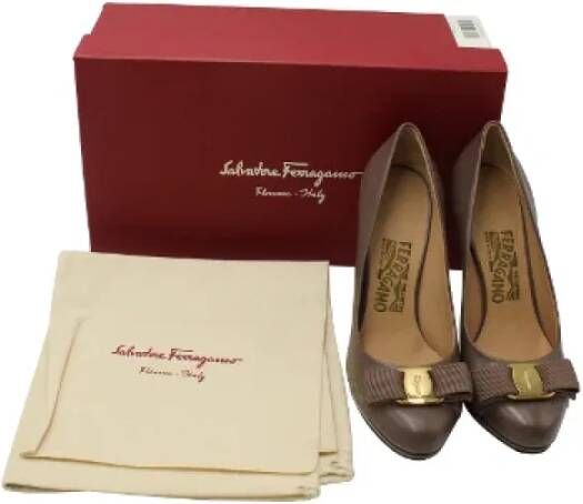 Salvatore Ferragamo Pre-owned Leather heels Brown Dames