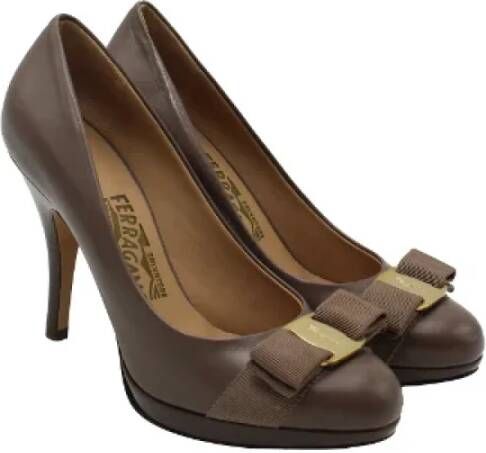 Salvatore Ferragamo Pre-owned Leather heels Brown Dames