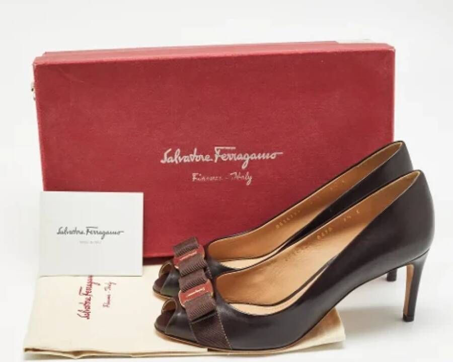 Salvatore Ferragamo Pre-owned Leather heels Brown Dames