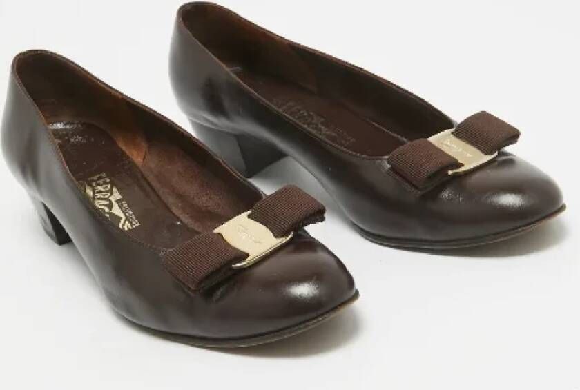 Salvatore Ferragamo Pre-owned Leather heels Brown Dames