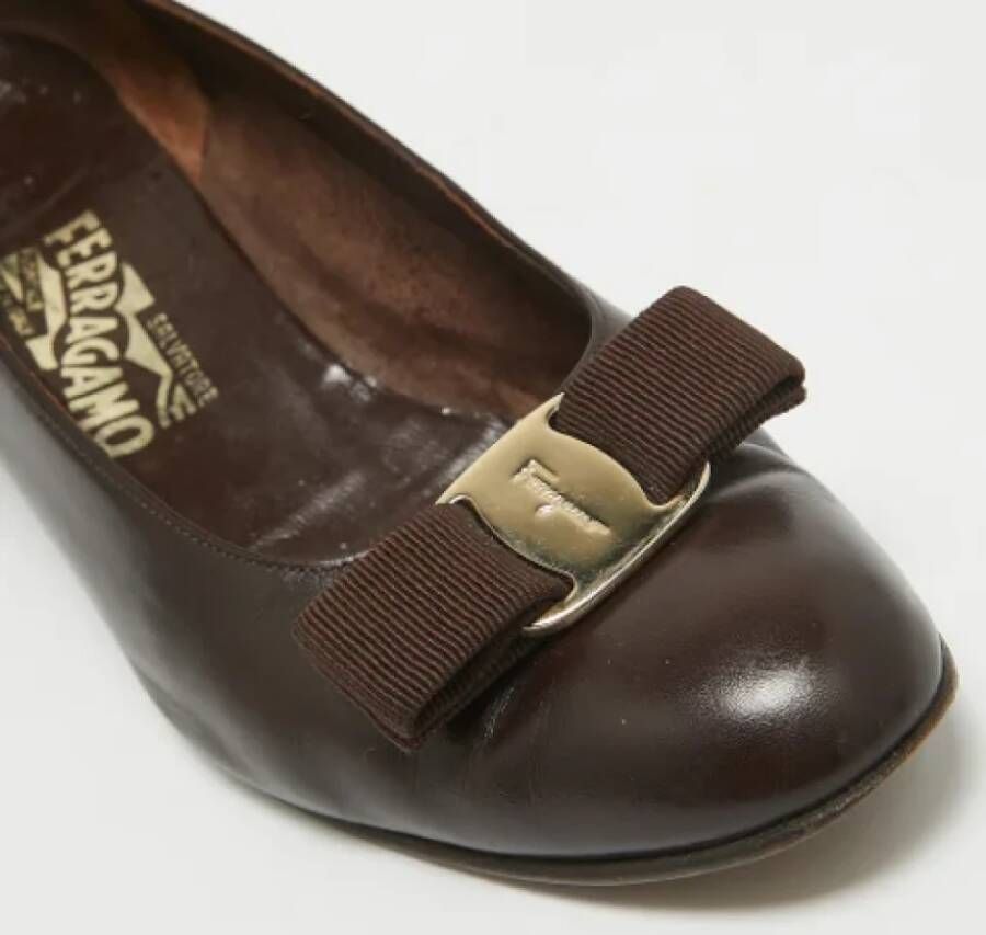 Salvatore Ferragamo Pre-owned Leather heels Brown Dames