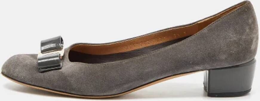 Salvatore Ferragamo Pre-owned Leather heels Gray Dames