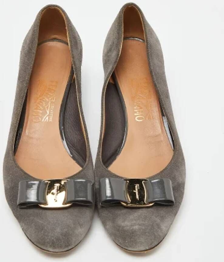 Salvatore Ferragamo Pre-owned Leather heels Gray Dames