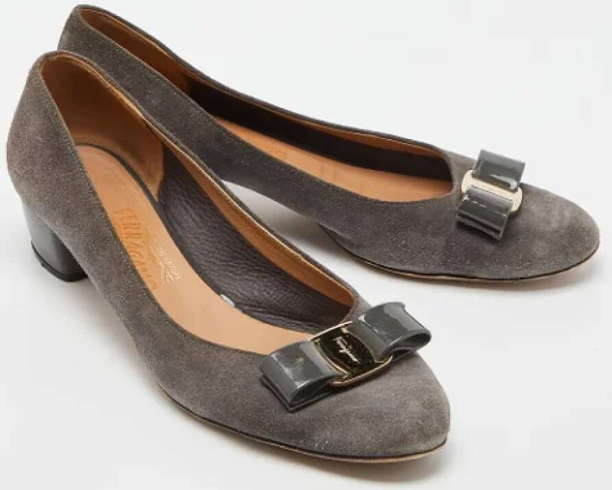 Salvatore Ferragamo Pre-owned Leather heels Gray Dames