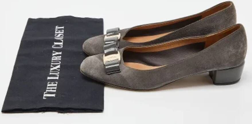 Salvatore Ferragamo Pre-owned Leather heels Gray Dames