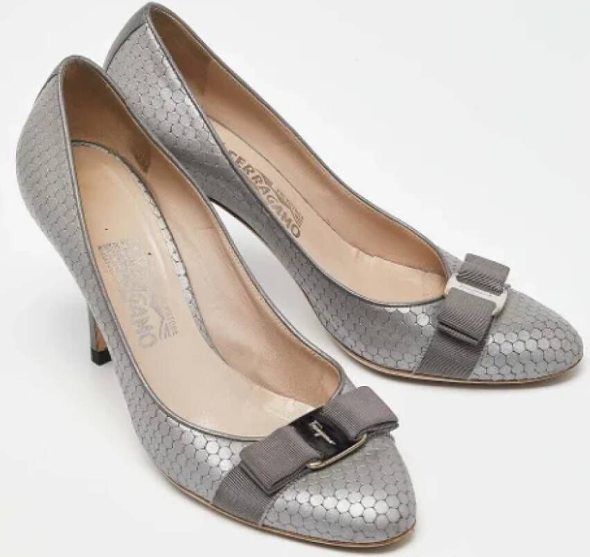 Salvatore Ferragamo Pre-owned Leather heels Gray Dames