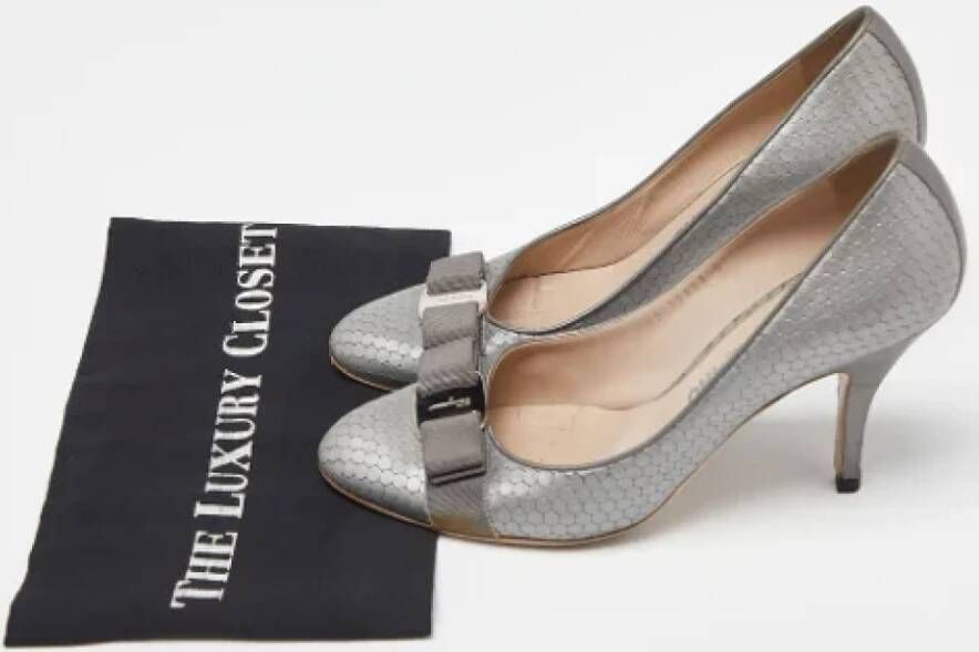 Salvatore Ferragamo Pre-owned Leather heels Gray Dames