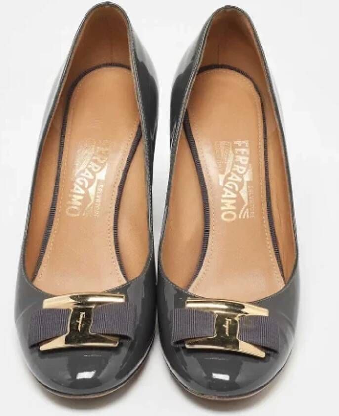 Salvatore Ferragamo Pre-owned Leather heels Gray Dames