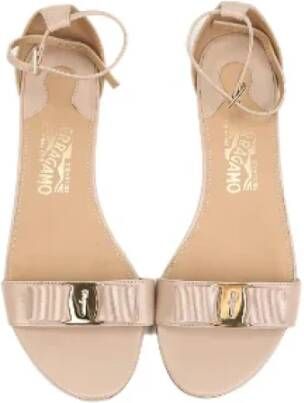 Salvatore Ferragamo Pre-owned Leather sandals Beige Dames