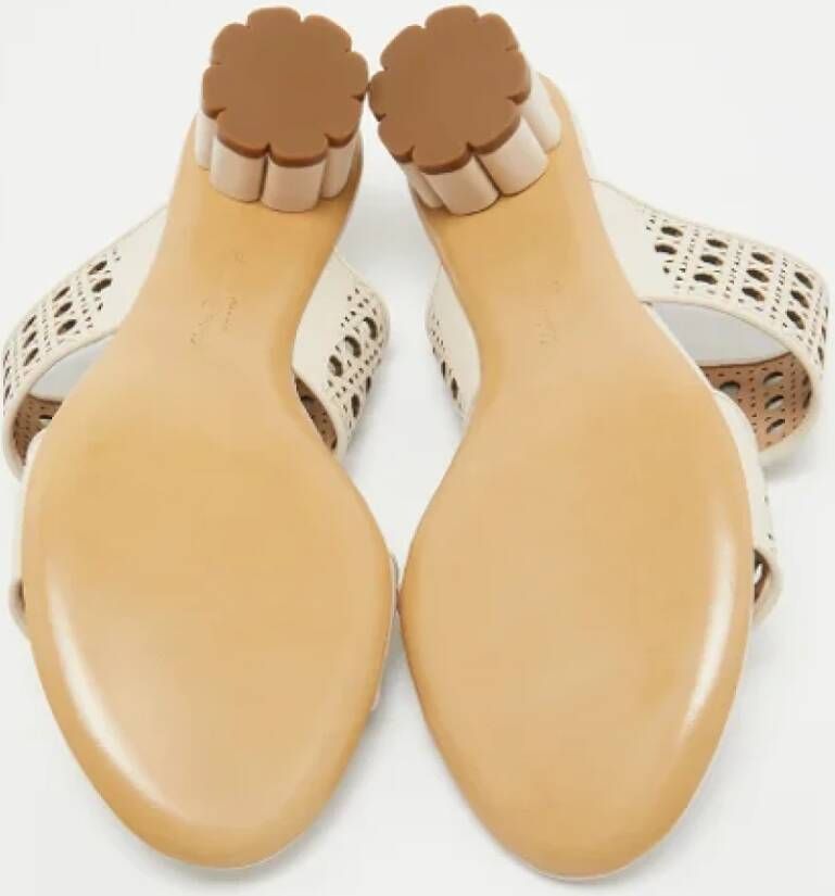 Salvatore Ferragamo Pre-owned Leather sandals Beige Dames