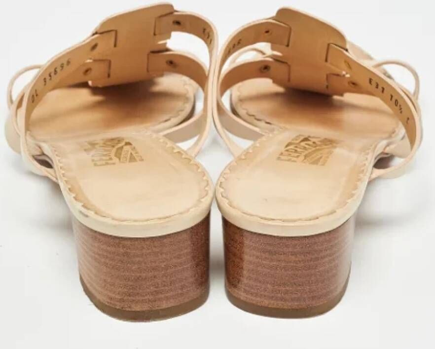 Salvatore Ferragamo Pre-owned Leather sandals Beige Dames