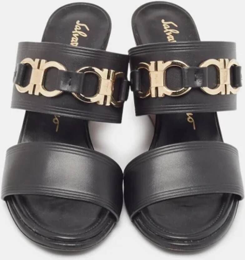 Salvatore Ferragamo Pre-owned Leather sandals Black Dames