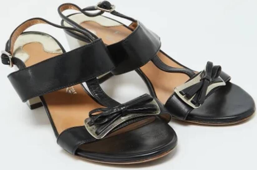 Salvatore Ferragamo Pre-owned Leather sandals Black Dames