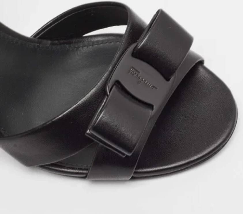 Salvatore Ferragamo Pre-owned Leather sandals Black Dames