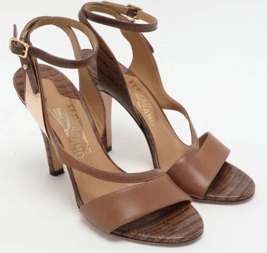 Salvatore Ferragamo Pre-owned Leather sandals Brown Dames