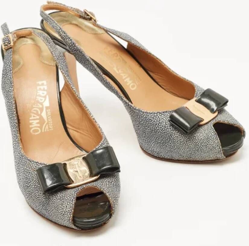 Salvatore Ferragamo Pre-owned Leather sandals Gray Dames