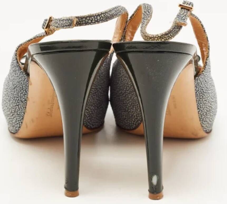 Salvatore Ferragamo Pre-owned Leather sandals Gray Dames