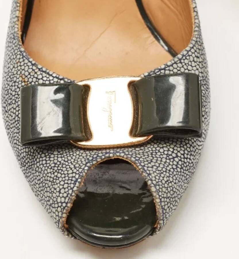 Salvatore Ferragamo Pre-owned Leather sandals Gray Dames