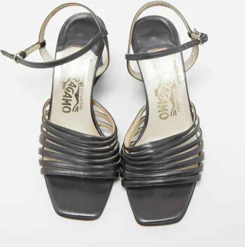 Salvatore Ferragamo Pre-owned Leather sandals Gray Dames