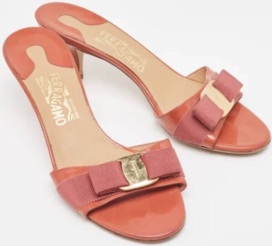 Salvatore Ferragamo Pre-owned Leather sandals Orange Dames