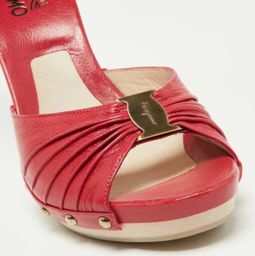 Salvatore Ferragamo Pre-owned Leather sandals Red Dames