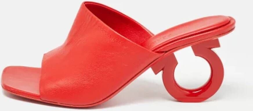 Salvatore Ferragamo Pre-owned Leather sandals Red Dames