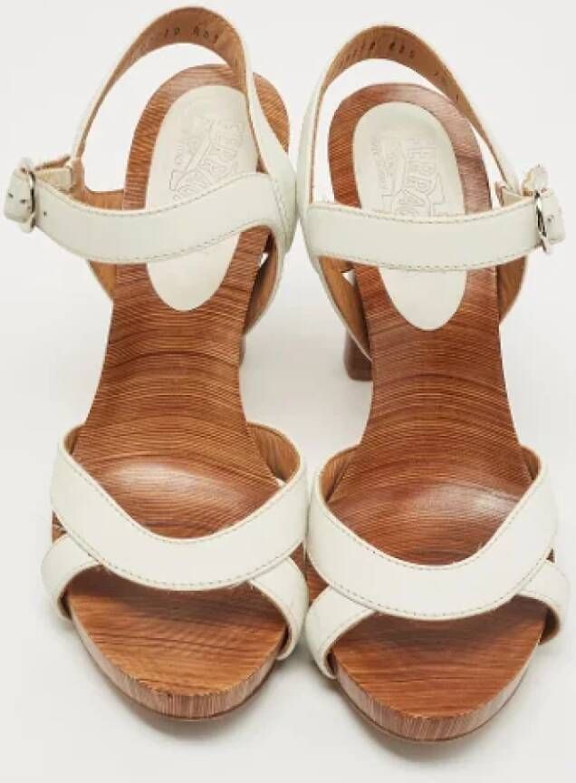 Salvatore Ferragamo Pre-owned Leather sandals White Dames