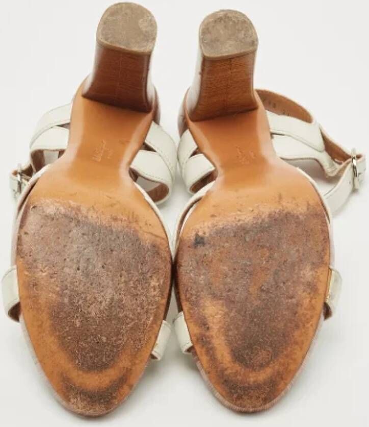 Salvatore Ferragamo Pre-owned Leather sandals White Dames