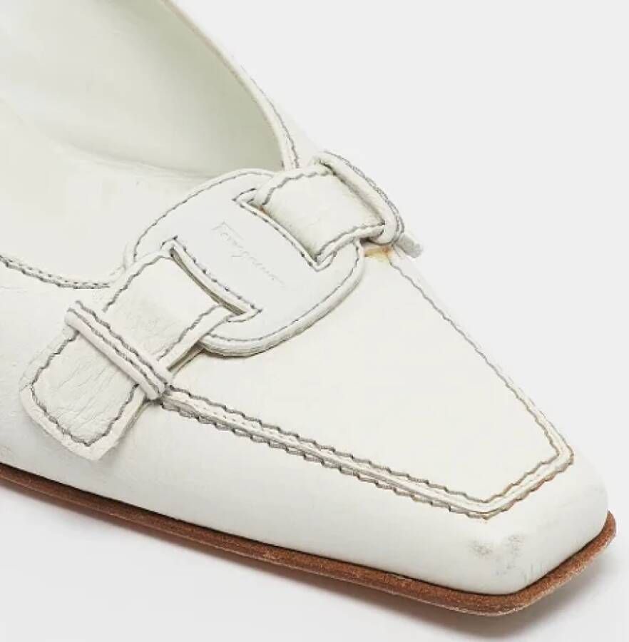 Salvatore Ferragamo Pre-owned Leather sandals White Dames